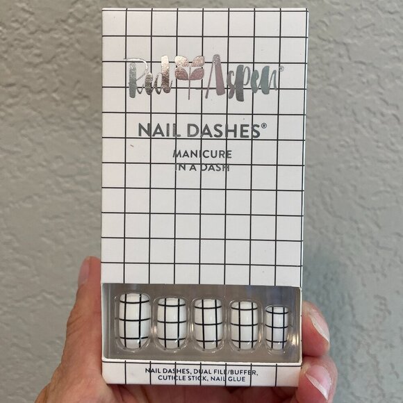 Red Aspen Nails - Checkmate Cheryl Windowpane Plaid Nail Dashes NEW - Picture 1 of 5